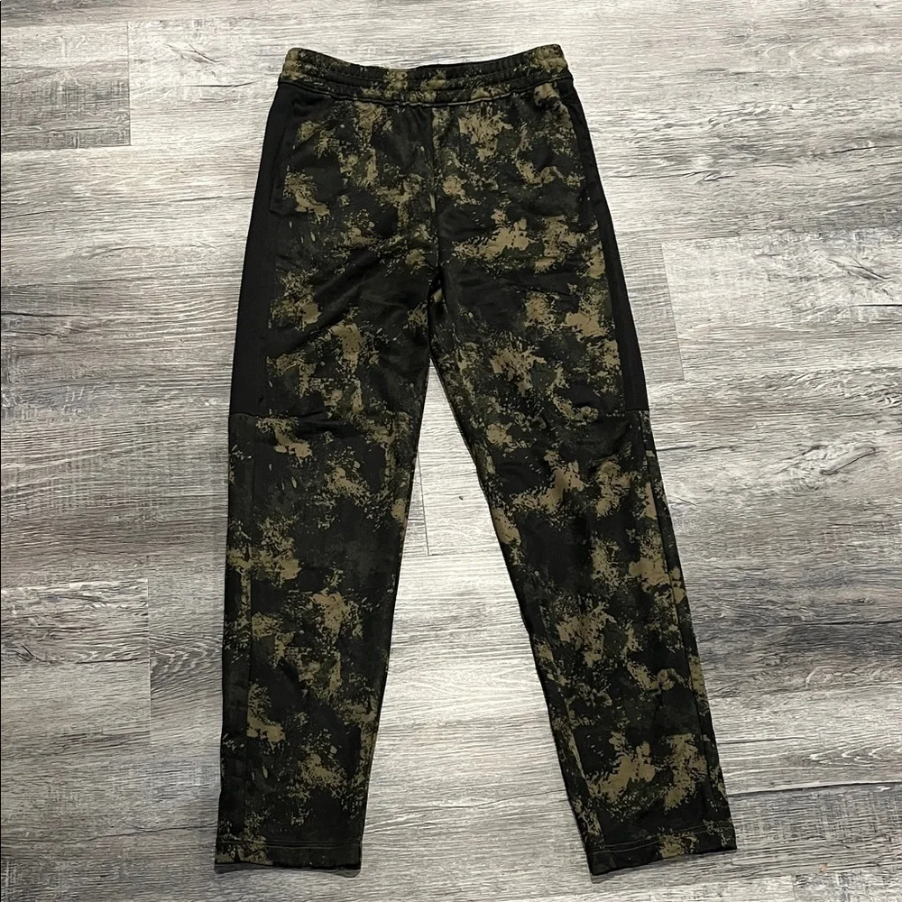 Old Navy Go-Dry Techie Fleece pants in a camouflage print XL (12) boys
